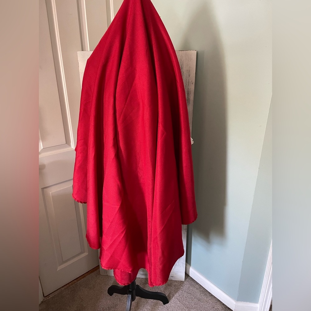 Beautiful Round 70 Inch Red Table Cloth Great Condition